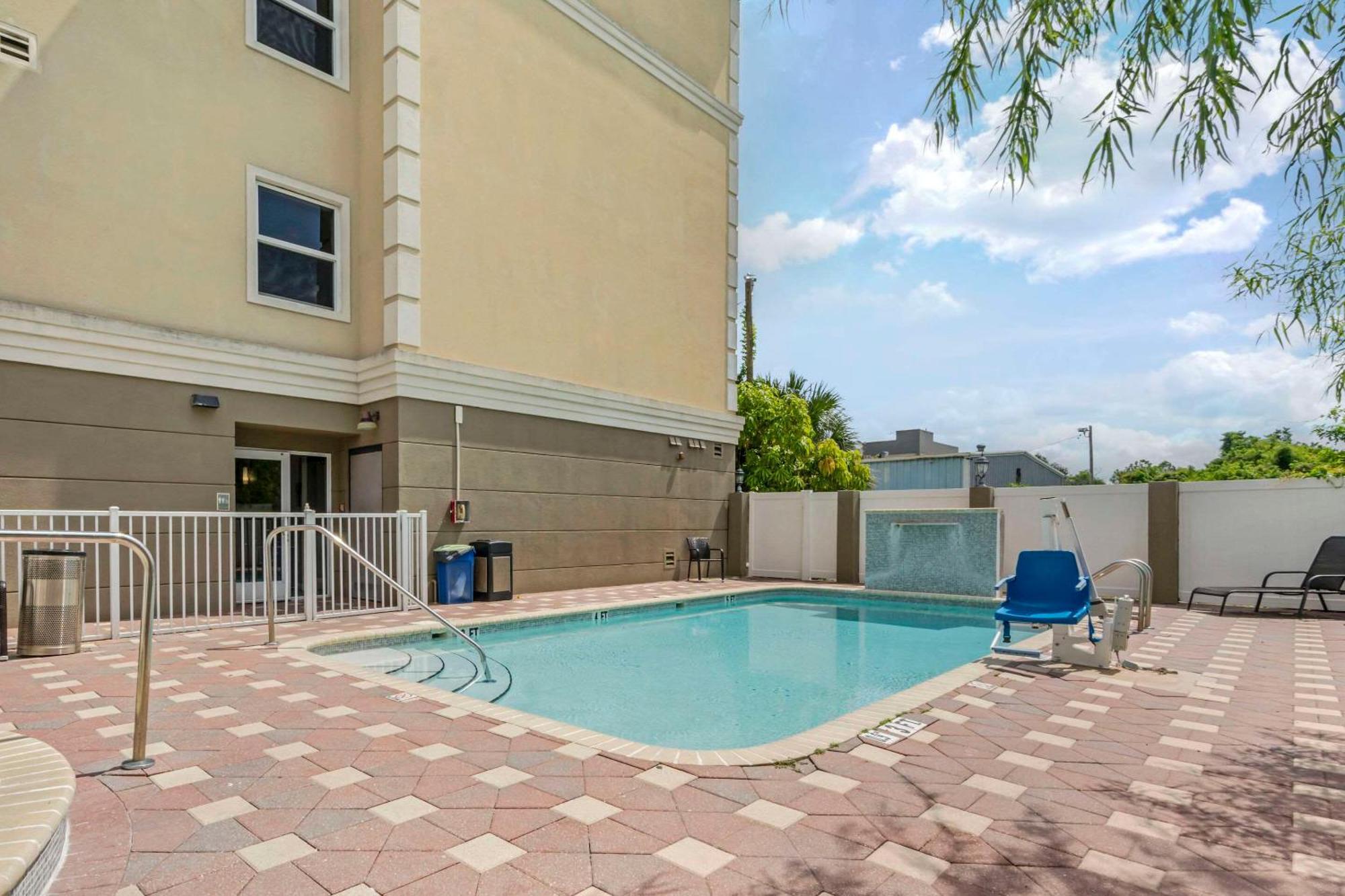 Country Inn & Suites By Radisson, Tampa Airport North, Fl Exterior foto